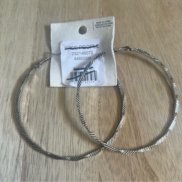 NEW Free People Silver Twisted Hoop Earrings✨ - Picture 7 of 7